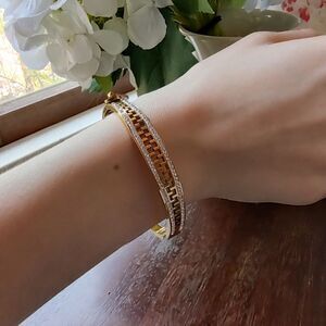 Zipper Bracelet In Gold Tone And Zircona!